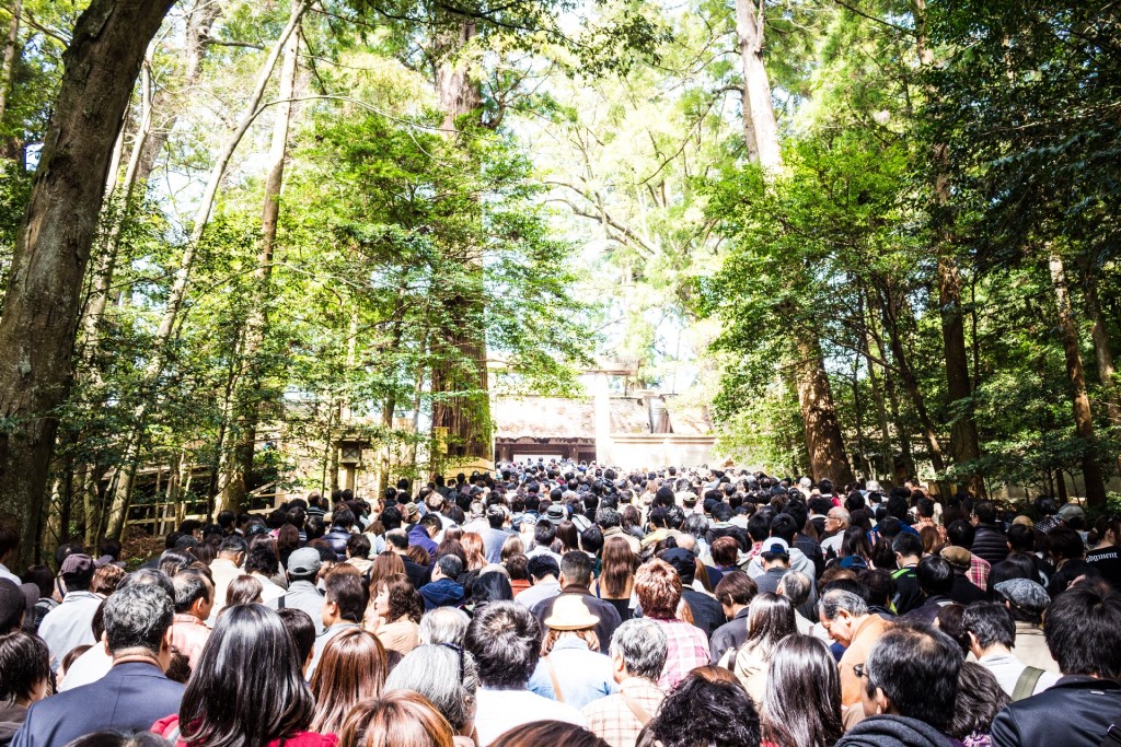 毎週日曜日 顕正会館に会員が大勢集まって何をしているの