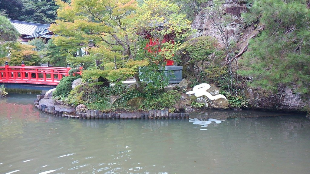 大谷寺　境内の池の写真